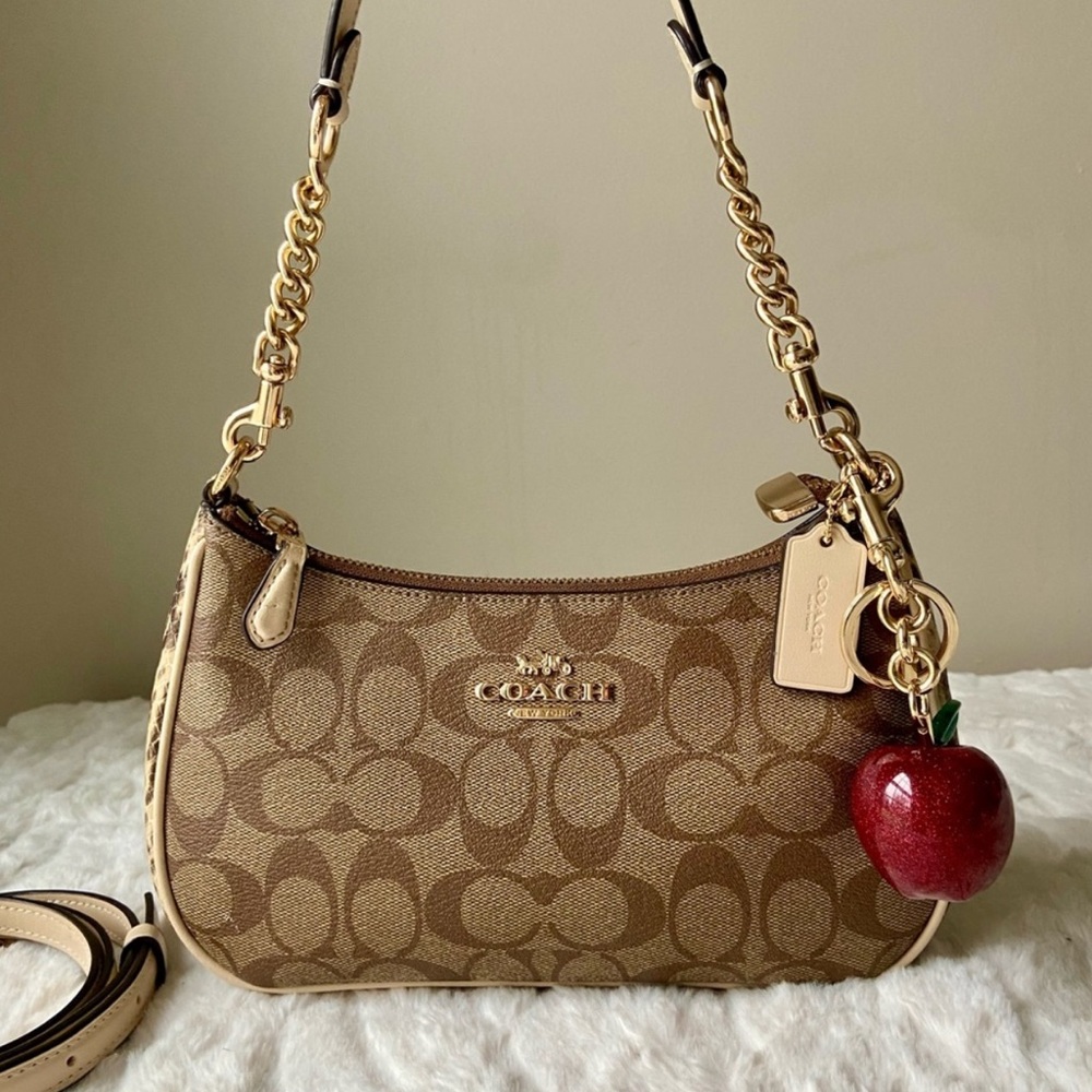 🤎🤎 COACH TERI SHOULDER BAG WITH UNIQUE PATTERN
